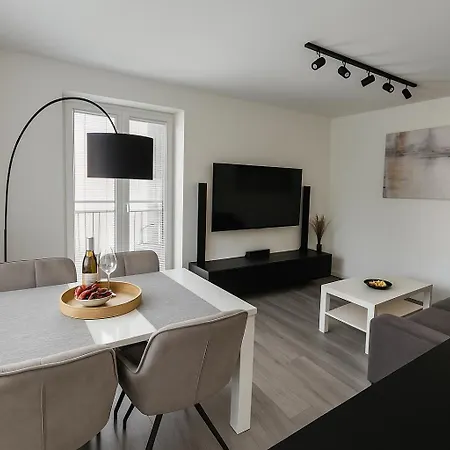 Stayin365 Apartment *